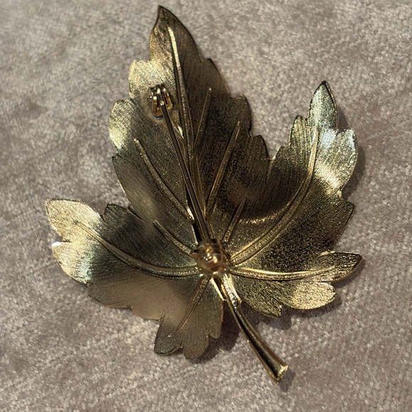 Vintage Gold Leaf Brooch Textured 2 1/2” long - Picture 4 of 6